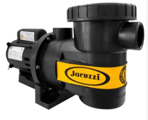 Bombas de piscina Jacuzzi pretas com detalhes em amarelo, conectadas por tubulações em ambiente técnico industrial.